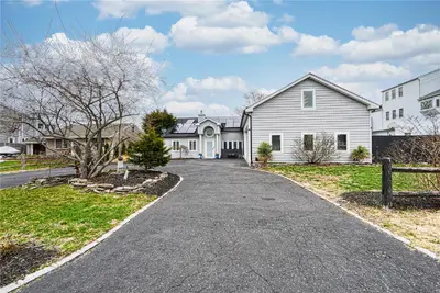 Photograph of 25 Fairlawn Court