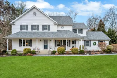 Photograph of 30 Ridgefield Drive