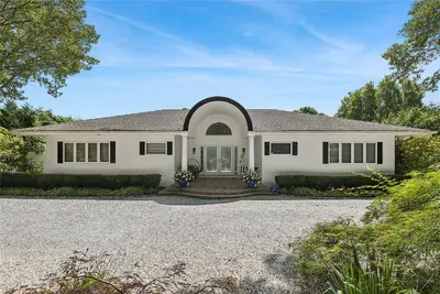 Photograph of 8 Jeffrey Lane