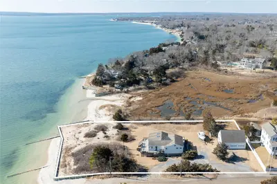 Photograph of 17 Beach Road