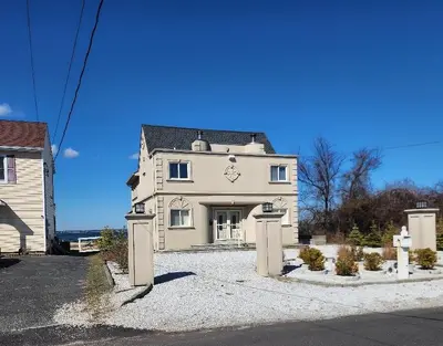 Photograph of 48 Grandview Drive