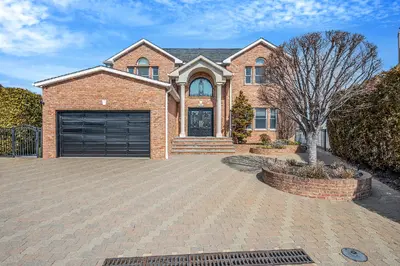 Photograph of 2707 Easa Place