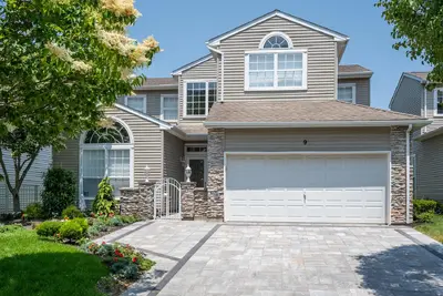 Photograph of 9 Hamlet Drive