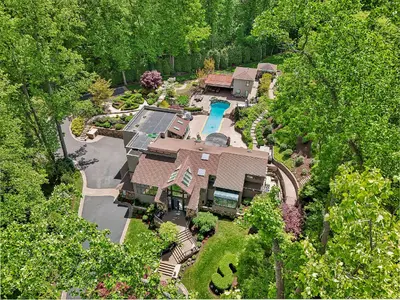 Photograph of 15 Armand Court