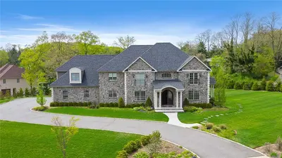 Photograph of 2 Enclave Court