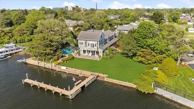 Photograph of 501 Bay 5th Street