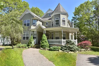 Photograph of 183 Middle Island rd. Road