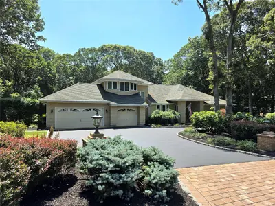 Photograph of 6 Ring Neck Court