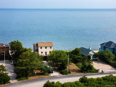 Photograph of 22 Creek Road