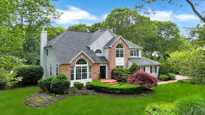 Photograph of 4 Scotch Pine Lane