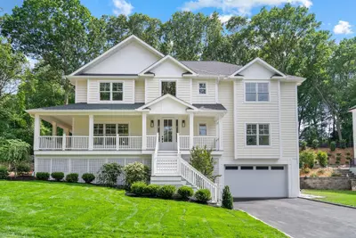 Photograph of 32 Middleville Road
