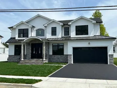 Photograph of 15 Cedar Drive