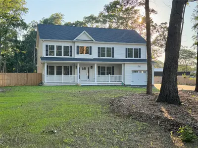 Photograph of 78 Horseblock Road