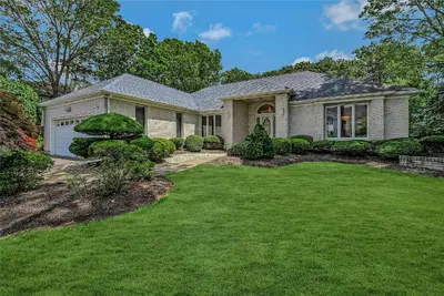 Photograph of 41 Somerset Drive
