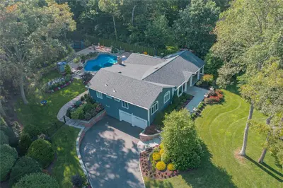 Photograph of 58 Buttonwood Drive