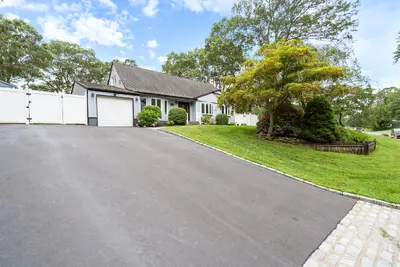 Photograph of 10 Orchid Drive