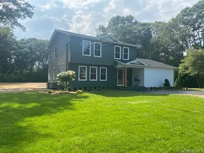 Photograph of 444 Miller Place Road