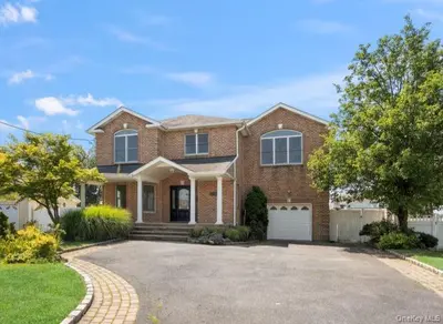 Photograph of 70 Crescent Drive
