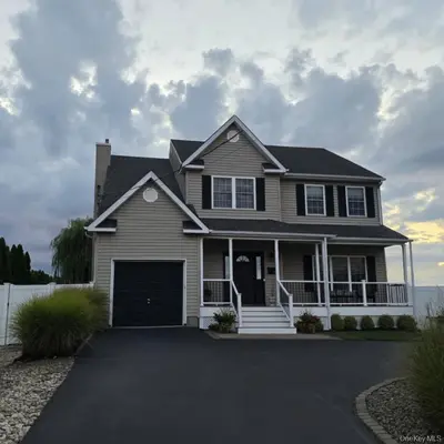 Photograph of 106 Surf Road