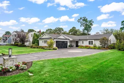 Photograph of 24 Hollister Lane