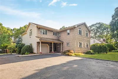 Photograph of 1340 Spur Drive