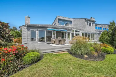 Photograph of 4 Harbour Drive