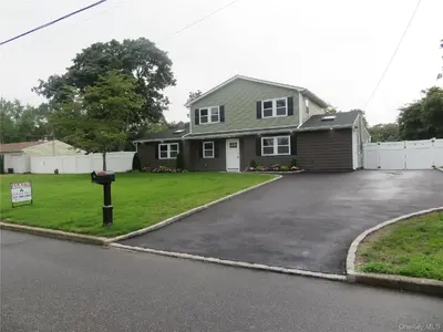 Photograph of 22 Shamrock Lane