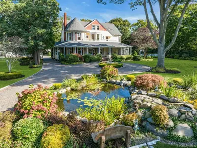 Photograph of 661 Middle Road