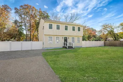 Photograph of 4 Flores Lane