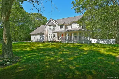 Photograph of 187 Robinson Avenue