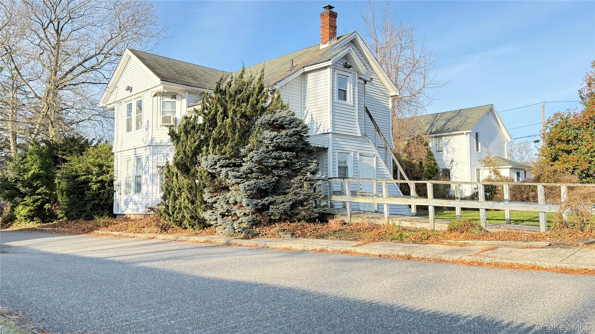 Photograph of 982 Roanoke Avenue