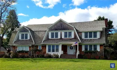 Photograph of 28 Dyke Road