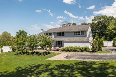 Photograph of 14 Phaetons Drive
