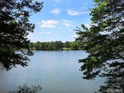 Photograph of 5 Lake Road