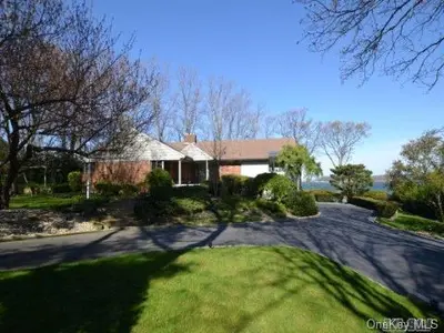 Photograph of 51 Mariners Court