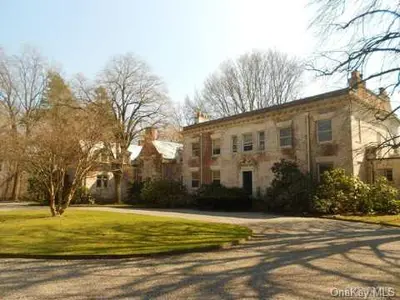 Photograph of 90 I U Willets Road