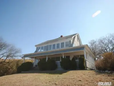 Photograph of 77 Harbor Beach Road