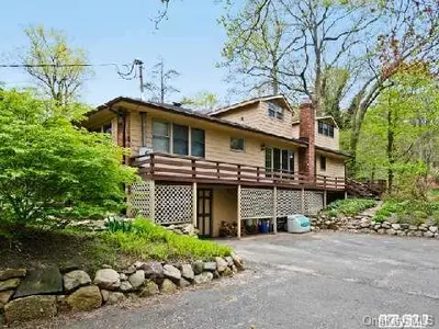 Photograph of 100 Sweet Hollow Road