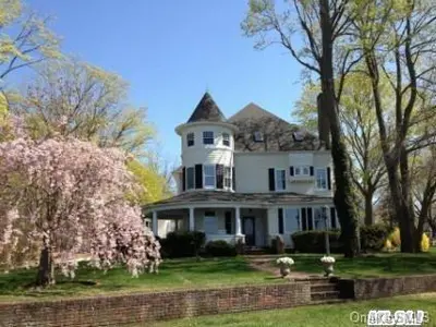 Photograph of 73 Shore Road