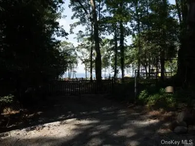 Photograph of 15 Beach Drive