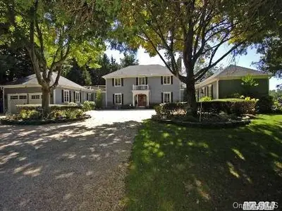 Photograph of 9 Pine Point
