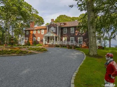 Photograph of 2100 Paradise Point Road