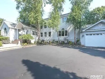 Photograph of 9 Tuthill Point Road