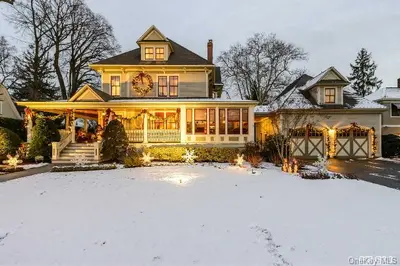 Photograph of 27 S. Lewis Place