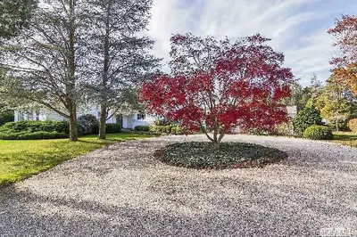 Photograph of 6 Baycrest Avenue