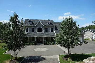Photograph of 28 Laurel Hill Road