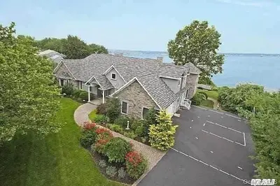 Photograph of 16 Hawkins Drive