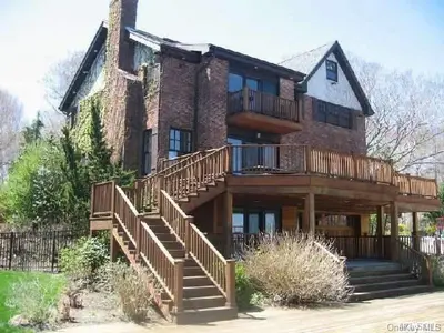 Photograph of 2671 Roanoke Avenue