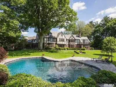 Photograph of 55 Cove Road