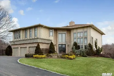 Photograph of 31 Kettlepond Road